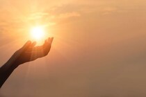 【闘病】「なぜ私が『ALS』に？」 “ただの肩こり”のはずが治療法ない病と判明し…