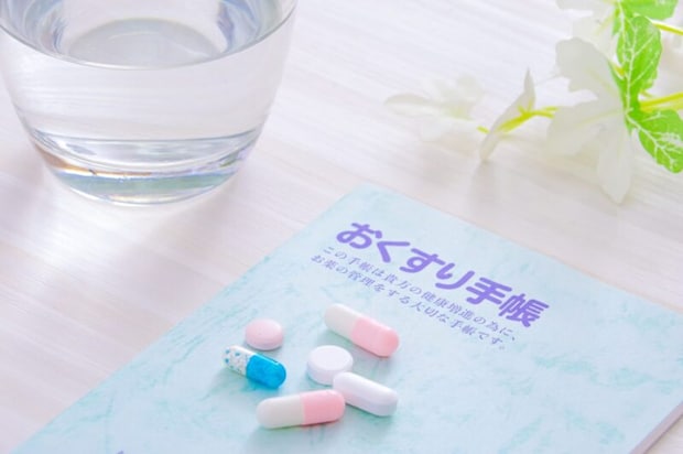 飲み薬とお薬手帳