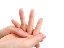 「指の関節ポキポキはダメ」説のウソ・ホント