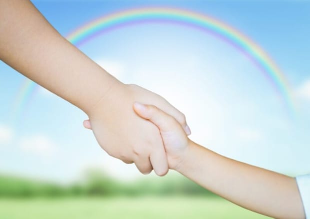 手をつなぐイメージ