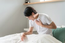 「喘息発作」が起きたときの応急処置はご存じですか? 対処法や日常生活での注意点も医師が解説!