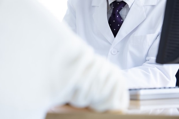 翌月に結婚式を控えている中での乳がん告知