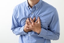 心筋梗塞と併発する上半身の「関連痛（放散痛）」とは？ 症状・治療・対策を解説