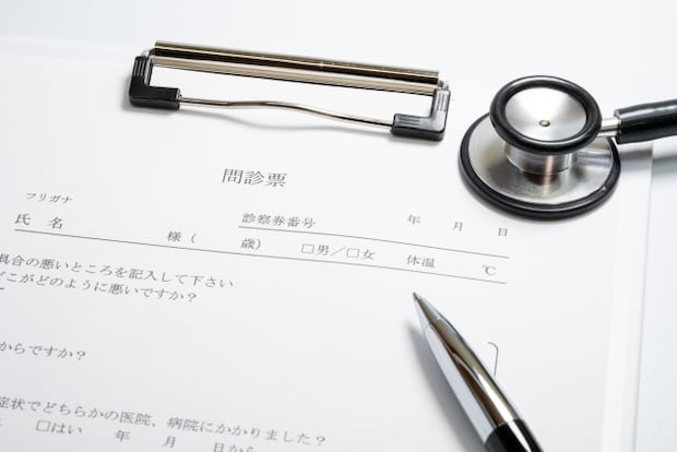 加齢黄斑変性の受診サインと眼科での対応