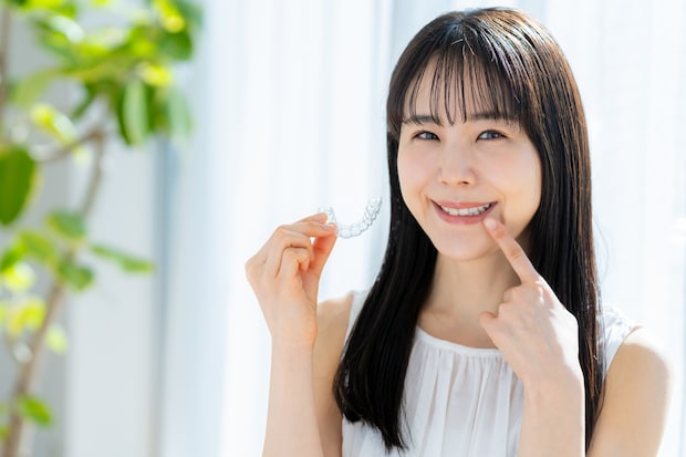 マウスピース型矯正治療後に保定は必要?リテーナーの装着期間や時間、注意点も解説