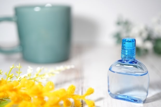 市販の老眼目薬の作用と注意点、老眼の進行を抑える方法