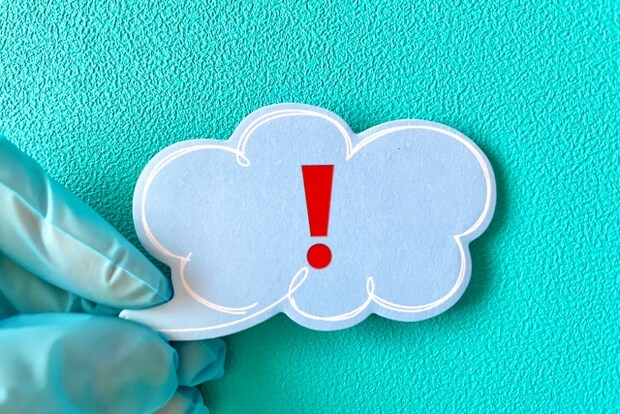 網膜剥離で緊急受診が必要な状況と眼科での対応