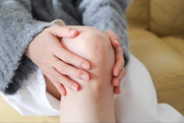 発熱と同時に起きる関節痛の特徴と生じやすい部位