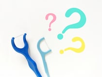 「デンタルフロスは歯磨きの前」汚れを取ってから磨いた方が合理的という事実