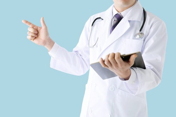 【切抜PSD】指差す男性医師