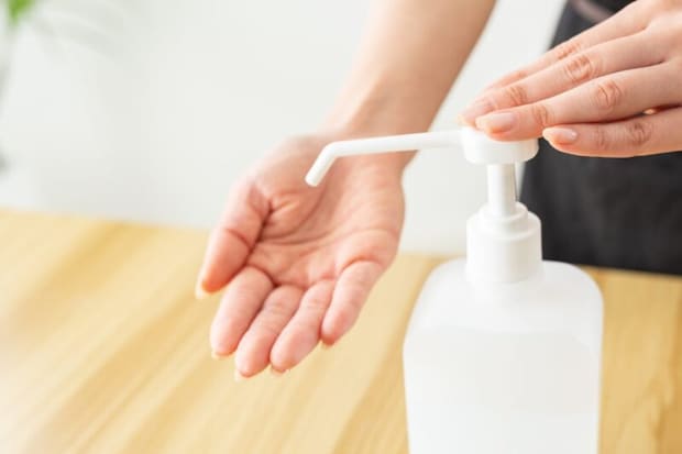 手のアルコール消毒