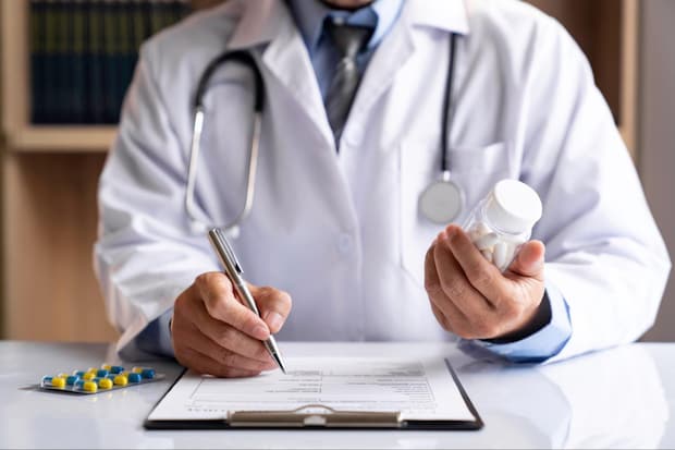 胃潰瘍の主な治療法と薬の種類