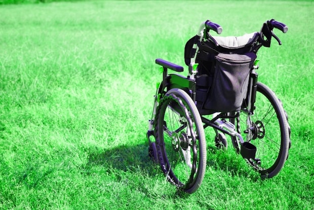 ある日突然車いす生活に