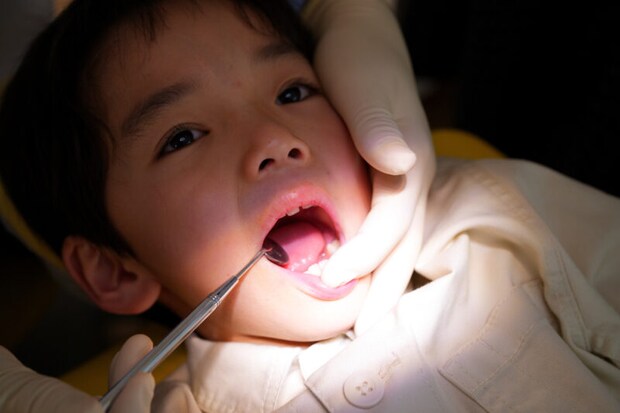 反対咬合(受け口)は 遺伝するって本当?原因や治療方法、予防方法を解説