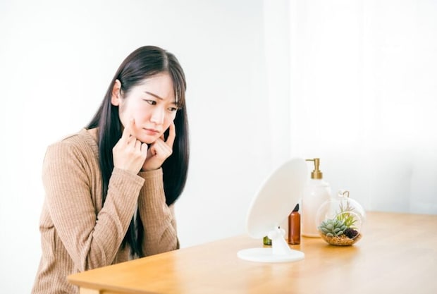 肌を気にする女性