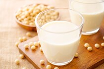 豆乳のカロリーは高い？ 牛乳と比較して栄養素は？ 管理栄養士が解説