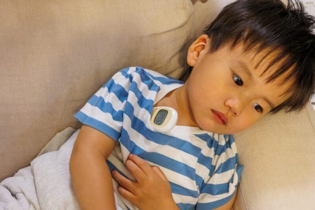 体温を計る子ども