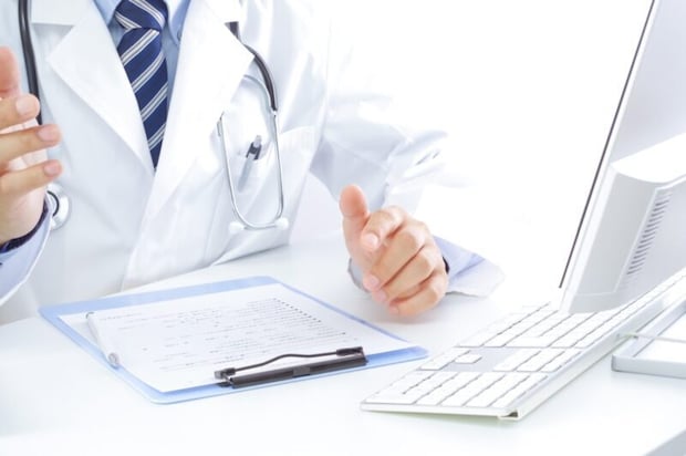 手振りで話す医者