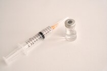 海外転勤や長期滞在が決まったら「渡航ワクチン」の接種を！ 打つ種類や回数を解説