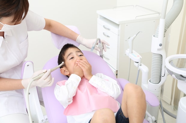 「子どもが歯医者を怖がる理由」をご存じですか? 恐怖心を和らげる親のサポートを歯科医師が解説