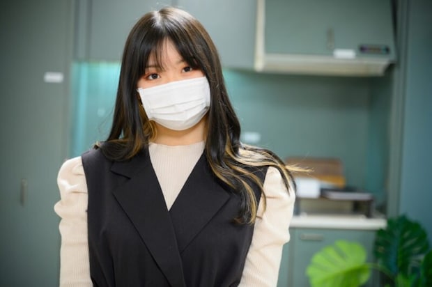 マスク姿の女性