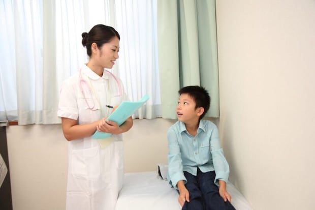 看護師と子供