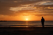 【闘病】しびれや目の違和感は｢多発性硬化症｣だった『サーフィンが心の支え』