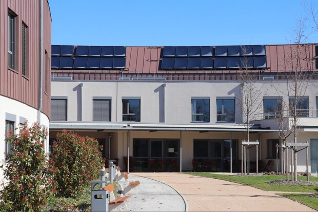 寝たきりの認知症の方を受け入れ可能な施設の種類と手続き方法