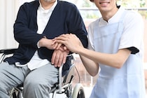 「在宅介護サービス」の種類や利用する際の流れを介護福祉士が徹底解説！ 費用を抑えるために知っておきたいこととは？