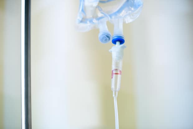 蜂窩織炎での入院後、突然発症した「顕微鏡的多発血管炎」