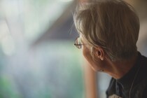 介護福祉士に聞く『高齢者の一人暮らし』の7つの問題点。家族が知っておくべきこととは？