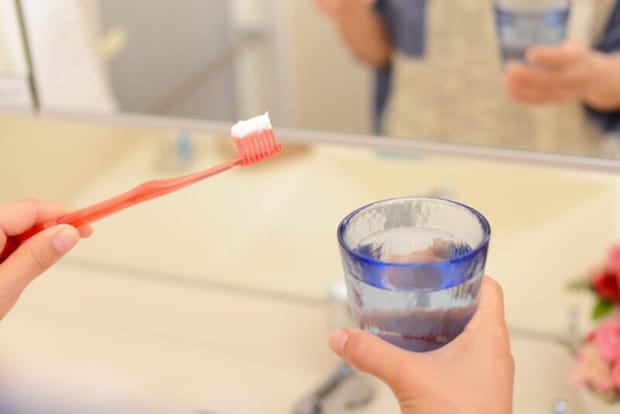 歯ブラシとコップ