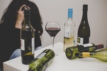 アルコール依存症の治療法を解説「孤独にならないことが治療継続のカギ」