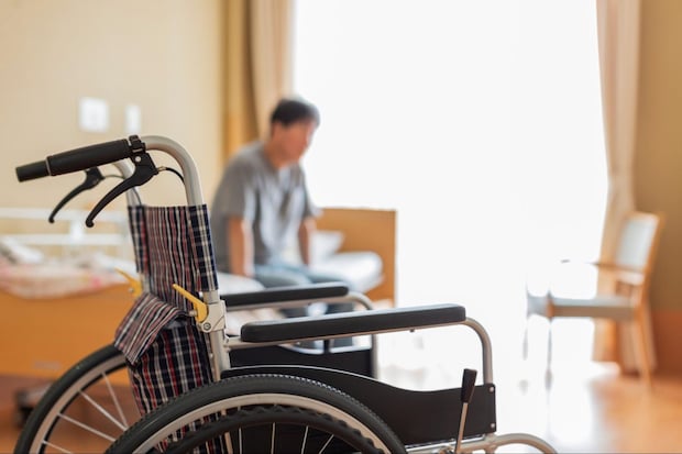 自宅介護でのベッド移乗とは