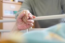 介護で最期を迎える前に必要な準備とは？看取りの流れや各機関との連携方法を解説