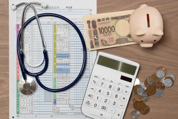 要介護4の介護にかかるお金を軽減する制度と手続き