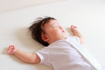 もし、子どもが先天白内障だったらどうすればいいの？ 赤ちゃんのうちから手術すべき？