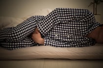 「夜だけ頻尿で目が覚める…」医師が夜間頻尿の原因や治し方･セルフケア方法を解説