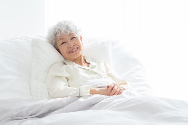 介護用電動ベッドとは?必要な理由や選び方、介護保険を利用する方法を解説します