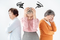 認知症の方に起こる「夕暮れ症候群」とは？ 正しい付き合い方を介護福祉士が解説