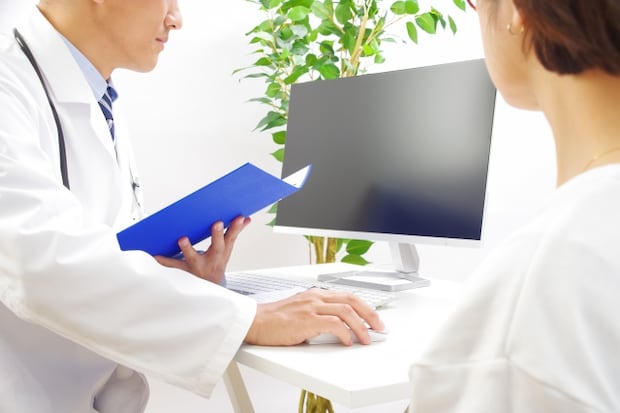 尿に変化を感じたときの受診の目安と病院での検査