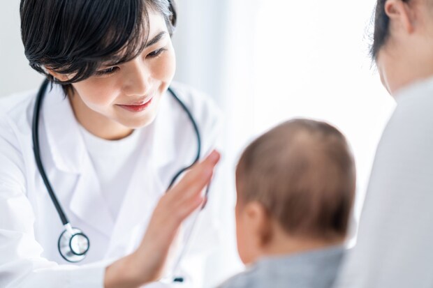 ヘルメット治療開始の時期と受診の目安を知る