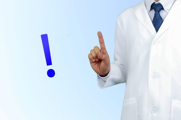 医師薬剤師歯科医白衣とビックリ