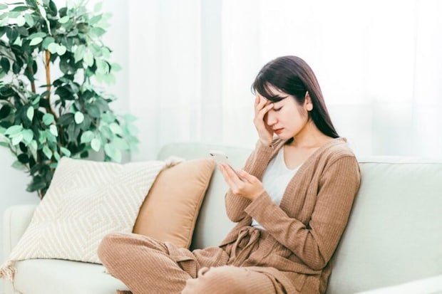 風邪をひいた女性