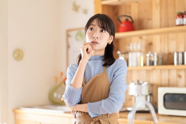 食事を考える女性