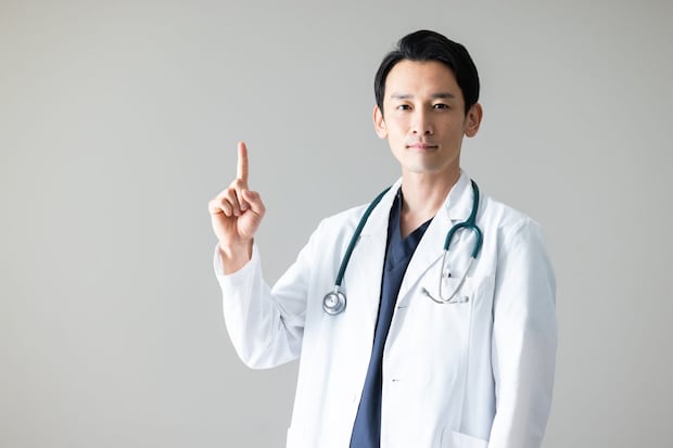 眼瞼下垂を放置すると、こんなリスクがある