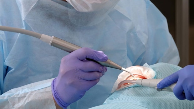 『インプラント手術』の「痛み」はどれくらい? 対策とケア方法を解説【歯科医監修】