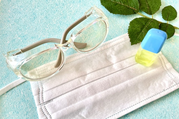 メガネと目薬とマスク