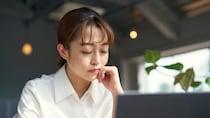 日中の「耐えがたい眠気」は病気かも？  『ナルコレプシー』の症状とは？【医師解説】