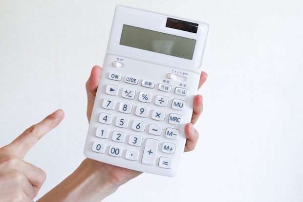 計算機を使う手元ビジネスイメージ